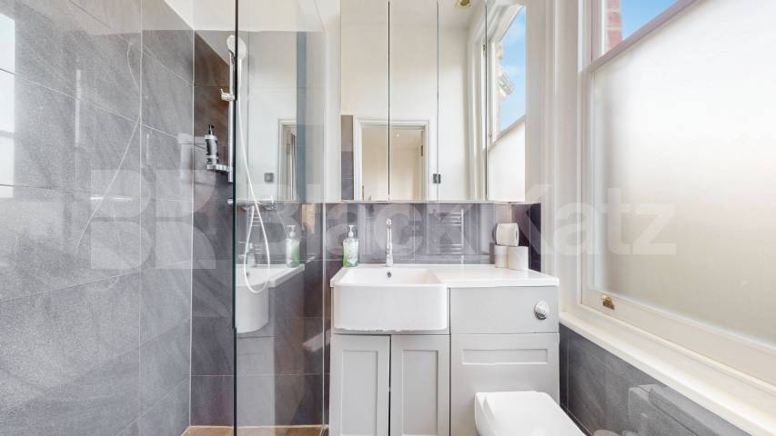 Impressive Six Bedroom House with Four Bathrooms Dalgarno Gardens, North Kensington 